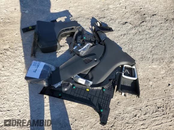 ✅ 2024 Hyundai Venue SEL • VIN: KMHRC8A36RU314954 • Lot: 81377964. Listed on Copart with 51 mi. Free auction sales archive from the USA and detailed vehicle history report at DreamBid. Image 13.