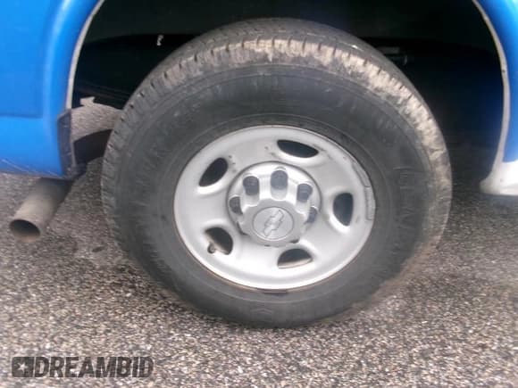 ✅ 2015 Chevrolet Express Cargo • VIN: 1GCWGFCF9F1157523 • Lot: 42270280. Listed on IAAI with 136,955 mi. Free auction sales archive from the USA and detailed vehicle history report at DreamBid. Image 1.