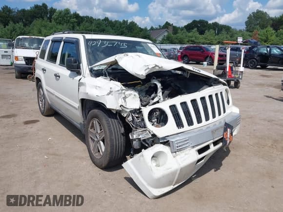 ✅ 2007 Jeep Patriot Limited • VIN: 1J8FF48W77D323742 • Lot: 42936745. Wystawiony na IAAI z przebiegiem Nie podano. Bezpłatny archiwum sprzedaży aukcyjnych z USA i szczegółowy raport historii pojazdu na DreamBid. Zdjęcie 6.