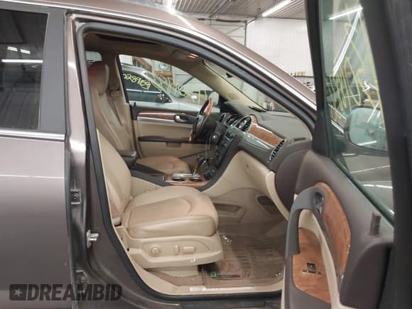 ✅ 2011 Buick Enclave CXL-2 • VIN: 5GAKVCED4BJ326471 • Lot: 43018836. Wystawiony na IAAI z przebiegiem 140 986 mil. Bezpłatny archiwum sprzedaży aukcyjnych z USA i szczegółowy raport historii pojazdu na DreamBid. Zdjęcie 5.