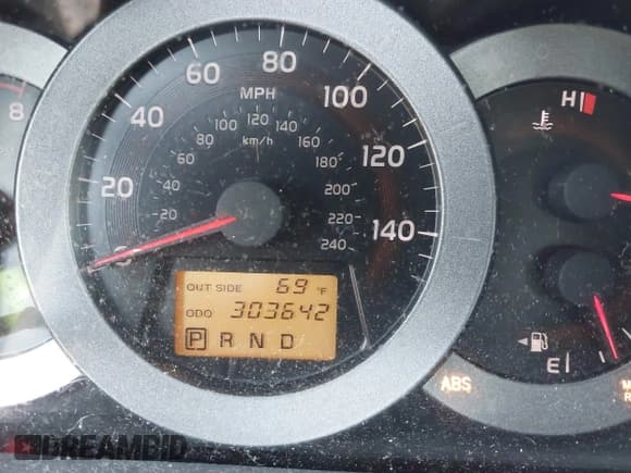 ✅ 2007 Toyota RAV4 • VIN: JTMZK33V076005930 • Lot: 43192685. Listed on IAAI with 303,642 mi. Free auction sales archive from the USA and detailed vehicle history report at DreamBid. Image 7.