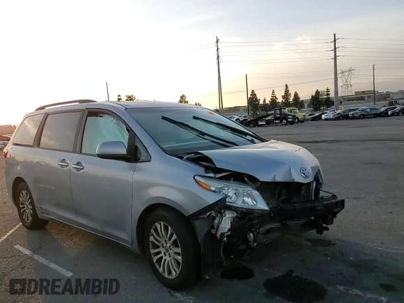 ✅ 2017 Toyota Sienna XLE • VIN: 5TDYZ3DC6HS779251 • Lot: 91639035. Listed on Copart with 109,407 mi. Free auction sales archive from the USA and detailed vehicle history report at DreamBid. Image 14.