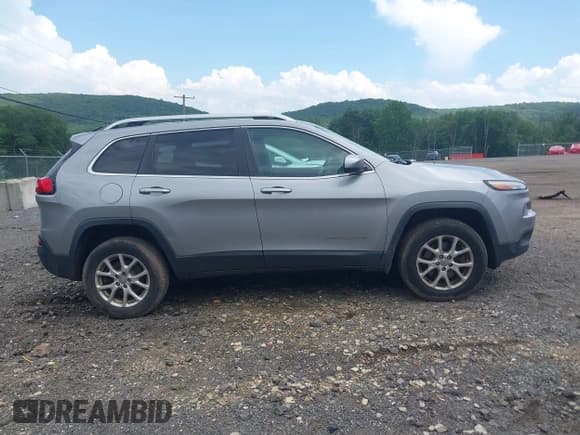 ✅ 2014 Jeep Cherokee Altitude • VIN: 1C4PJMCS2EW114523 • Lot: 42541019. Wystawiony na IAAI z przebiegiem 195 340 mil. Bezpłatny archiwum sprzedaży aukcyjnych z USA i szczegółowy raport historii pojazdu na DreamBid. Zdjęcie 13.