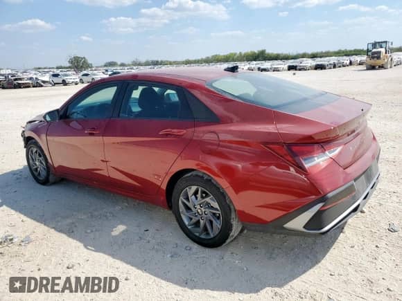 2024 Hyundai Elantra SEL z VIN KMHLM4DG9RU657591, wystawiony jako Copart lot #84302865 z przebiegiem 61 211 mil mil oraz Szkoda całkowita • Salvage title. Historia ofert i sprzedaży dostępna na DreamBid. Obrazek 2.