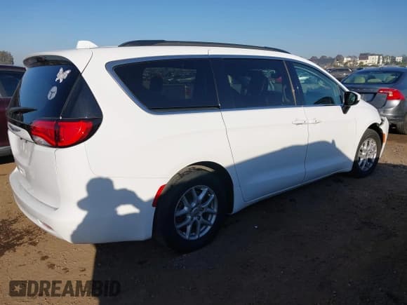 ✅ 2020 Chrysler Voyager LXi • VIN: 2C4RC1DG7LR266024 • Лот: 43552877. Опубликован ранее на IAAI с пробегом 113 835 миль. Бесплатный доступ к архиву аукционных продаж из США и подробный отчёт об истории автомобиля на DreamBid. Изображение 4.