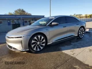 ✅ 2023 Lucid Air Touring • VIN: 50EA1TEA2PA002742 • Lot: 76973054. Wystawiony na Copart z przebiegiem 10 599 mil. Bezpłatny archiwum sprzedaży aukcyjnych z USA i szczegółowy raport historii pojazdu na DreamBid. Zdjęcie 1.