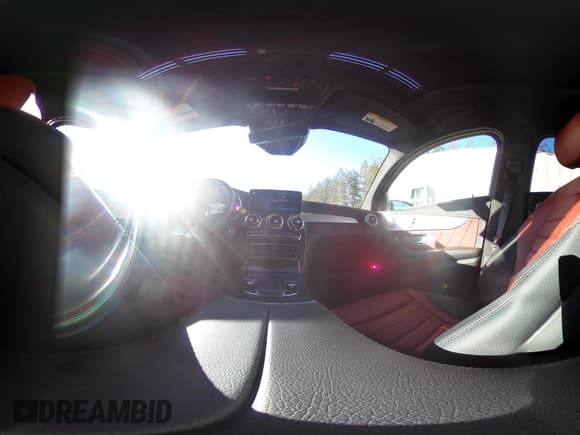 ✅ 2023 Mercedes-Benz GLC 43 AMG • VIN: W1N0J6EB7PG147467 • Lot: 41664378. Wystawiony na IAAI z przebiegiem 10 797 mil. Bezpłatny archiwum sprzedaży aukcyjnych z USA i szczegółowy raport historii pojazdu na DreamBid. Zdjęcie 18.