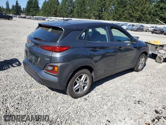 2019 Hyundai Kona SE z VIN KM8K1CAA0KU367051, wystawiony jako Copart lot #62494203 z przebiegiem 58 583 mil mil oraz . Historia ofert i sprzedaży dostępna na DreamBid. Obrazek 3.