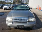 ✅ 2000 Ford Crown Victoria • VIN: 2FAFP73W0YX173874 • Lot: 82113564. Wystawiony na Copart z przebiegiem 108 425 mil. Bezpłatny archiwum sprzedaży aukcyjnych z USA i szczegółowy raport historii pojazdu na DreamBid. Zdjęcie 5.