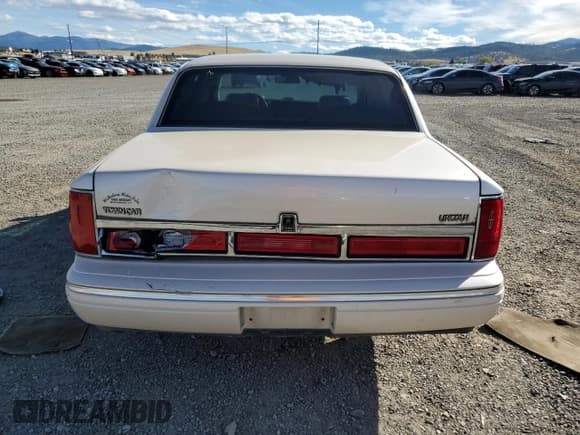 ✅ 1997 Lincoln Town Car Cartier • VIN: 1LNLM83W8VY738956 • Lot: 72179584. Listed on Copart with 167,987 mi. Free auction sales archive from the USA and detailed vehicle history report at DreamBid. Image 6.