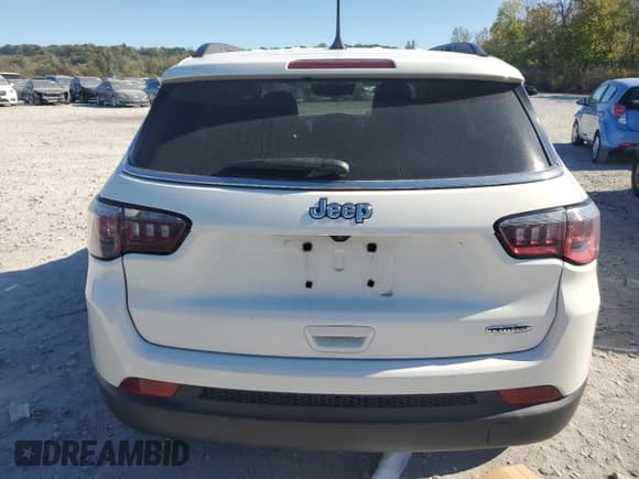 ✅ 2019 Jeep Compass Latitude • VIN: 3C4NJCBB6KT649679 • Lot: 82740365. Listed on Copart with 71,904 mi. Free auction sales archive from the USA and detailed vehicle history report at DreamBid. Image 6.