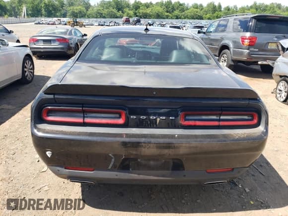 ✅ 2015 Dodge Challenger SXT Plus • VIN: 2C3CDZBGXFH708135 • Lot: 54748414. Wystawiony na Copart z przebiegiem 47 372 mil. Bezpłatny archiwum sprzedaży aukcyjnych z USA i szczegółowy raport historii pojazdu na DreamBid. Zdjęcie 6.
