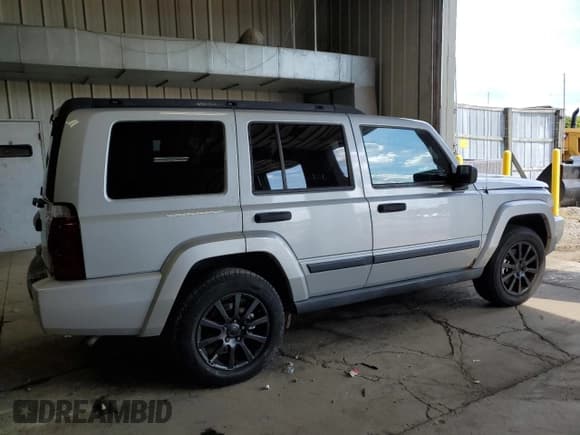 ✅ 2006 Jeep Commander • VIN: 1J8HG48K66C226006 • Lot: 70297795. Wystawiony na Copart z przebiegiem 212 837 mil. Bezpłatny archiwum sprzedaży aukcyjnych z USA i szczegółowy raport historii pojazdu na DreamBid. Zdjęcie 3.