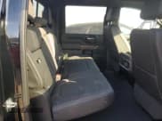 ✅ 2022 Chevrolet Silverado 2500HD High Country • VIN: 1GC4YREY8NF122025 • Lot: 92279435. Wystawiony na Copart z przebiegiem 17 312 mil. Bezpłatny archiwum sprzedaży aukcyjnych z USA i szczegółowy raport historii pojazdu na DreamBid. Zdjęcie 10.