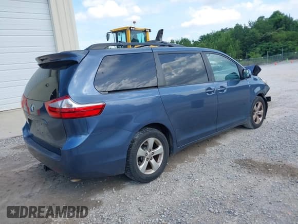 ✅ 2015 Toyota Sienna LE AAS • VIN: 5TDKK3DCXFS624984 • Lot: 42560632. Listed on IAAI with 169,034 mi. Free auction sales archive from the USA and detailed vehicle history report at DreamBid. Image 4.