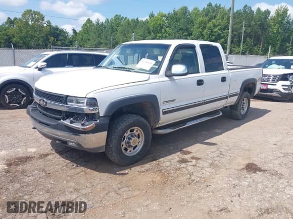 ✅ 2002 Chevrolet Silverado 2500HD LS • VIN: 1GCHK23U12F181911 • Lot: 42744638. Wystawiony na IAAI z przebiegiem 251 144 mil. Bezpłatny archiwum sprzedaży aukcyjnych z USA i szczegółowy raport historii pojazdu na DreamBid. Zdjęcie 2.