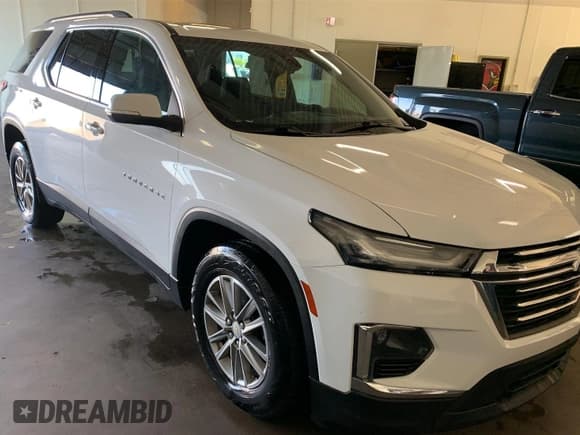 ✅ 2022 Chevrolet Traverse LT • VIN: 1GNEVHKW6NJ139548 • Lot: 42175647. Wystawiony na IAAI z przebiegiem 68 895 mil. Bezpłatny archiwum sprzedaży aukcyjnych z USA i szczegółowy raport historii pojazdu na DreamBid. Zdjęcie 1.