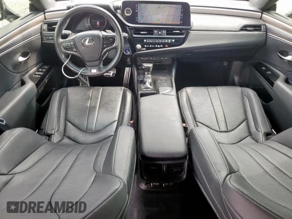 ✅ 2022 Lexus ES 300h F Sport • VIN: 58AGA1C17NU022930 • Lot: 69836585. Wystawiony na Copart z przebiegiem 79 893 mil. Bezpłatny archiwum sprzedaży aukcyjnych z USA i szczegółowy raport historii pojazdu na DreamBid. Zdjęcie 8.