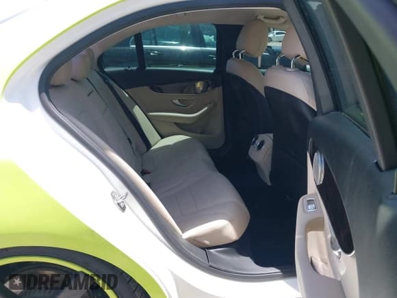 ✅ 2017 Mercedes-Benz C 300 • VIN: 55SWF4JB1HU205175 • Lot: 42741552. Wystawiony na IAAI z przebiegiem 97 480 mil. Bezpłatny archiwum sprzedaży aukcyjnych z USA i szczegółowy raport historii pojazdu na DreamBid. Zdjęcie 8.