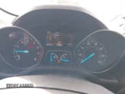 ✅ 2017 Ford Escape SE • VIN: 1FMCU0GD9HUD20265 • Lot: 41389092. Wystawiony na IAAI z przebiegiem 66 778 mil. Bezpłatny archiwum sprzedaży aukcyjnych z USA i szczegółowy raport historii pojazdu na DreamBid. Zdjęcie 7.