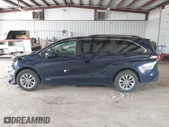 ✅ 2021 Toyota Sienna LE • VIN: 5TDKRKEC3MS070561 • Lot: 42331063. Listed on IAAI with 56,413 mi. Free auction sales archive from the USA and detailed vehicle history report at DreamBid. Image 15.