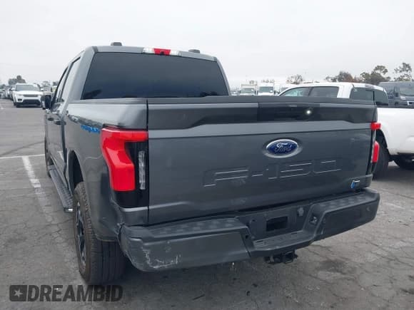 ✅ 2023 Ford F-150 Lightning Pro • VIN: 1FTVW1EL8PWG48559 • Лот: 42033123. Опубликован ранее на IAAI с пробегом 8 845 миль. Бесплатный доступ к архиву аукционных продаж из США и подробный отчёт об истории автомобиля на DreamBid. Изображение 3.