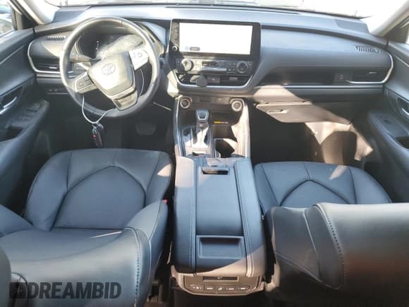 ✅ 2024 Toyota Highlander XLE • VIN: 5TDAAAB52RS008899 • Lot: 86780255. Wystawiony na Copart z przebiegiem 29 850 mil. Bezpłatny archiwum sprzedaży aukcyjnych z USA i szczegółowy raport historii pojazdu na DreamBid. Zdjęcie 8.