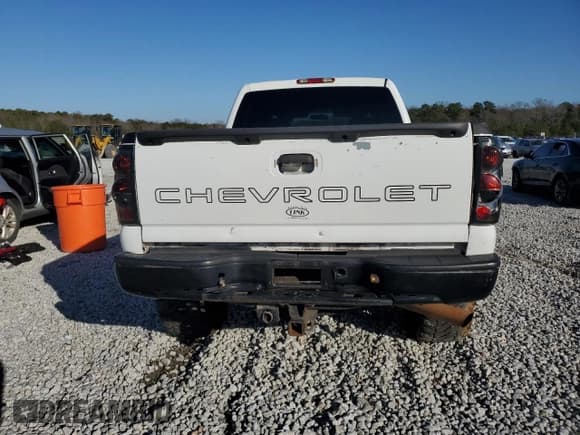 ✅ 2006 Chevrolet Silverado 2500HD Work Truck • VIN: 1GCHC23U86F252766 • Lot: 43647845. Wystawiony na Copart z przebiegiem 307 488 mil. Bezpłatny archiwum sprzedaży aukcyjnych z USA i szczegółowy raport historii pojazdu na DreamBid. Zdjęcie 6.