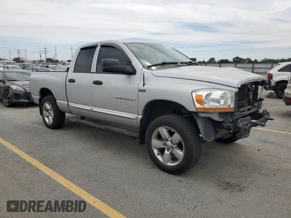 2006 Dodge 1500 Laramie z VIN 1D7HU18266S681822, wystawiony jako Copart lot #64065285 z przebiegiem 183 233 mil mil oraz Szkoda całkowita • Salvage title. Historia ofert i sprzedaży dostępna na DreamBid. Obrazek 4.