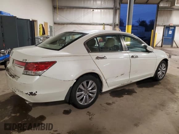 ✅ 2011 Honda Accord EX-L • VIN: 1HGCP3F84BA004042 • Lot: 93714215. Wystawiony na Copart z przebiegiem 117 737 mil. Bezpłatny archiwum sprzedaży aukcyjnych z USA i szczegółowy raport historii pojazdu na DreamBid. Zdjęcie 3.