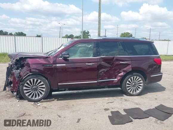✅ 2019 Lincoln Navigator Reserve • VIN: 5LMJJ2LT9KEL02596 • Lot: 43130774. Wystawiony na IAAI z przebiegiem 70 111 mil. Bezpłatny archiwum sprzedaży aukcyjnych z USA i szczegółowy raport historii pojazdu na DreamBid. Zdjęcie 13.