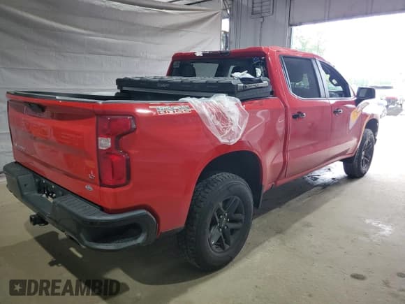 ✅ 2022 Chevrolet Silverado 1500 LT Trail Boss • VIN: 1GCPYFED0NZ235751 • Lot: 64846365. Wystawiony na Copart z przebiegiem 61 366 mil. Bezpłatny archiwum sprzedaży aukcyjnych z USA i szczegółowy raport historii pojazdu na DreamBid. Zdjęcie 3.