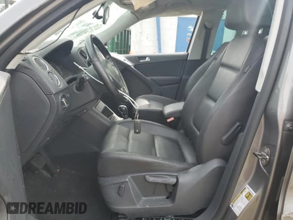 ✅ 2011 Volkswagen Tiguan S • VIN: WVGBV7AX0BW516062 • Lot: 84602025. Listed on Copart with 68,613 mi. Free auction sales archive from the USA and detailed vehicle history report at DreamBid. Image 7.