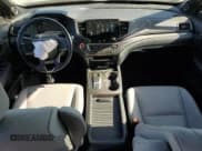 ✅ 2022 Honda Passport EX-L • VIN: 5FNYF8H55NB024139 • Lot: 68466315. Listed on Copart with 36,567 mi. Free auction sales archive from the USA and detailed vehicle history report at DreamBid. Image 8.