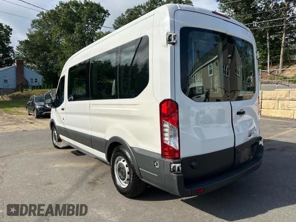 ✅ 2017 Ford Transit XL • VIN: 1FDZX2CM0HKA42015 • Lot: 64076855. Wystawiony na Copart z przebiegiem 252 406 mil. Bezpłatny archiwum sprzedaży aukcyjnych z USA i szczegółowy raport historii pojazdu na DreamBid. Zdjęcie 2.
