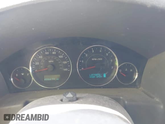 ✅ 2006 Jeep Commander • VIN: 1J8HG48N66C337472 • Лот: 42503482. Опубликован ранее на IAAI с пробегом 200 274 миль. Бесплатный доступ к архиву аукционных продаж из США и подробный отчёт об истории автомобиля на DreamBid. Изображение 7.