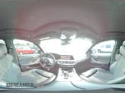 ✅ 2022 BMW X5 M • VIN: 5YMJU0C01N9M60668 • Lot: 64437665. Wystawiony na Copart z przebiegiem 18 236 mil. Bezpłatny archiwum sprzedaży aukcyjnych z USA i szczegółowy raport historii pojazdu na DreamBid. Zdjęcie 15.