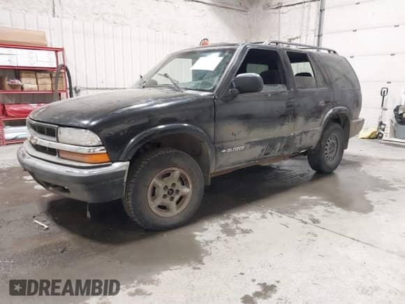 2001 Chevrolet Blazer LT z VIN 1GNDT13W21K122872, wystawiony jako IAAI lot #41715073 z przebiegiem 156 703 mil mil oraz . Historia ofert i sprzedaży dostępna na DreamBid. Obrazek 2.