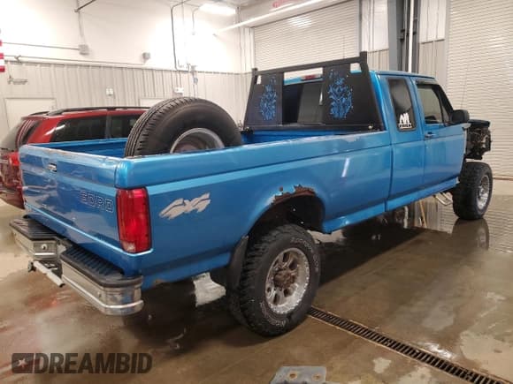 ✅ 1995 Ford F-250 • VIN: 1FTHX26H6SKC09399 • Lot: 64132635. Wystawiony na Copart z przebiegiem 194 678 mil. Bezpłatny archiwum sprzedaży aukcyjnych z USA i szczegółowy raport historii pojazdu na DreamBid. Zdjęcie 3.
