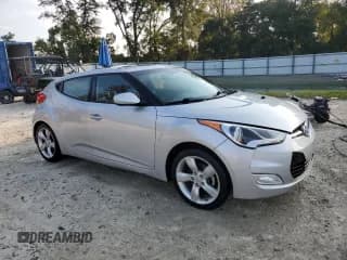 ✅ 2014 Hyundai Veloster • VIN: KMHTC6AD1EU207128 • Lot: 75696374. Wystawiony na Copart z przebiegiem 67 916 mil. Bezpłatny archiwum sprzedaży aukcyjnych z USA i szczegółowy raport historii pojazdu na DreamBid. Zdjęcie 4.