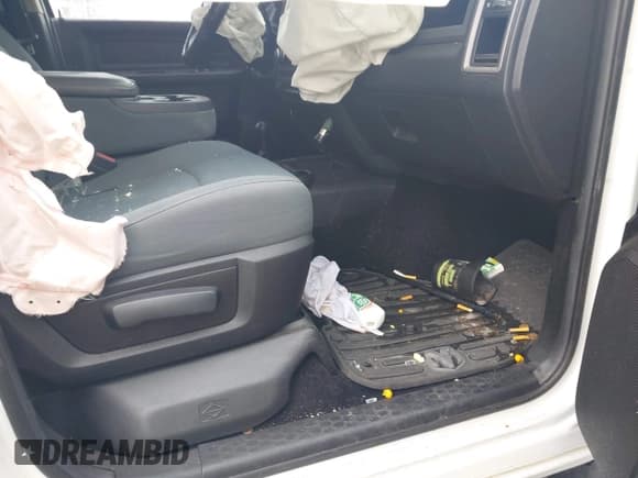 ✅ 2014 Ram 2500 Tradesman • VIN: 3C6UR5HJ6EG160380 • Lot: 43513291. Listed on IAAI with 142,868 mi. Free auction sales archive from the USA and detailed vehicle history report at DreamBid. Image 5.