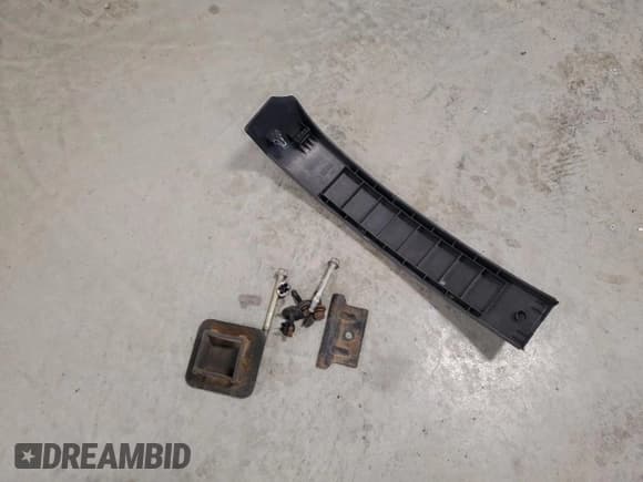 ✅ 2013 Hyundai Santa Fe Sport • VIN: 5XYZUDLB1DG011864 • Лот: 91918755. Опубликован ранее на Copart с пробегом 249 141 миль. Бесплатный доступ к архиву аукционных продаж из США и подробный отчёт об истории автомобиля на DreamBid. Изображение 13.