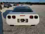 1993 Chevrolet Corvette z VIN 1G1YY23P8P5112521, wystawiony jako Copart lot #85591474 z przebiegiem 176 246 mil mil oraz Szkoda całkowita • Salvage title. Historia ofert i sprzedaży dostępna na DreamBid. Obrazek 6.