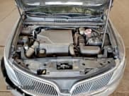 ✅ 2015 Lincoln MKS EcoBoost • VIN: 1LNHL9FT7FG603894 • Лот: 94300245. Опубликован ранее на Copart с пробегом 99 579 миль. Бесплатный доступ к архиву аукционных продаж из США и подробный отчёт об истории автомобиля на DreamBid. Изображение 11.