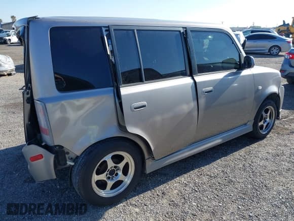 ✅ 2004 Scion xB • VIN: JTLKT324840144715 • Lot: 42207984. Wystawiony na IAAI z przebiegiem 213 391 mil. Bezpłatny archiwum sprzedaży aukcyjnych z USA i szczegółowy raport historii pojazdu na DreamBid. Zdjęcie 4.