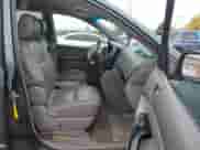 2005 Toyota Sienna LE z VIN 5TDZA23C75S363339, wystawiony jako IAAI lot #43459567 z przebiegiem 184 187 mil mil oraz . Historia ofert i sprzedaży dostępna na DreamBid. Obrazek 5.