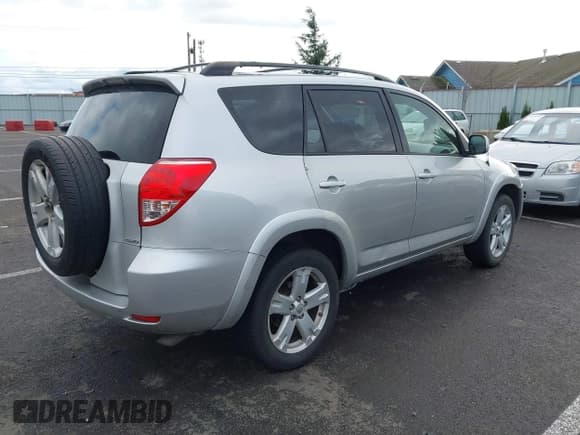 ✅ 2006 Toyota RAV4 Sport • VIN: JTMBD32V565004533 • Лот: 43911819. Опубликован ранее на IAAI с пробегом 166 173 миль. Бесплатный доступ к архиву аукционных продаж из США и подробный отчёт об истории автомобиля на DreamBid. Изображение 4.