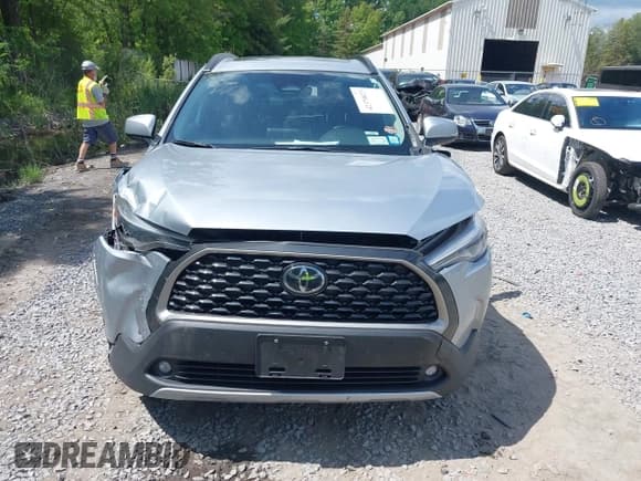 ✅ 2023 Toyota Corolla Cross XLE • VIN: 7MUDAABGXPV076689 • Lot: 42370023. Listed on IAAI with 36,247 mi. Free auction sales archive from the USA and detailed vehicle history report at DreamBid. Image 12.