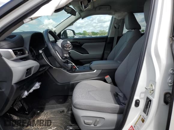 ✅ 2023 Toyota Highlander LE • VIN: 5TDKDRAH8PS008795 • Лот: 57656185. Опубликован ранее на Copart с пробегом 24 217 миль. Бесплатный доступ к архиву аукционных продаж из США и подробный отчёт об истории автомобиля на DreamBid. Изображение 7.