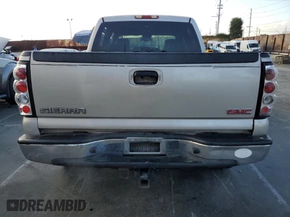 ✅ 2005 GMC Sierra 1500 SLT • VIN: 2GTEK13T151201414 • Лот: 89488525. Опубликован ранее на Copart с пробегом 325 533 миль. Бесплатный доступ к архиву аукционных продаж из США и подробный отчёт об истории автомобиля на DreamBid. Изображение 6.